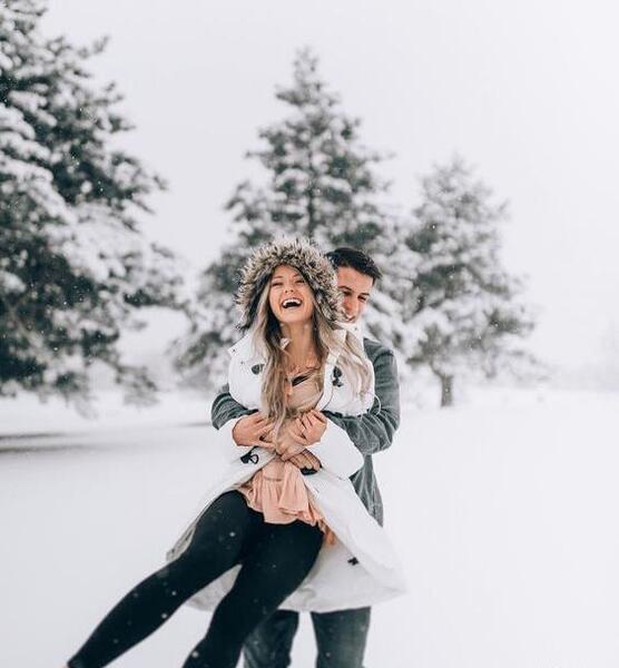 عکس دونفره زیر برف