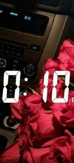 ماشین عکس دست دونفره طبیعی ایرانی