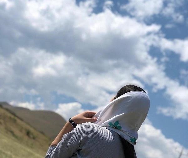 عکس پروفایل دختر مو مشکی بلند از پشت