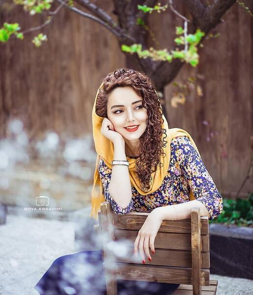 عکس پروفایل برای دختر مو فرفری
