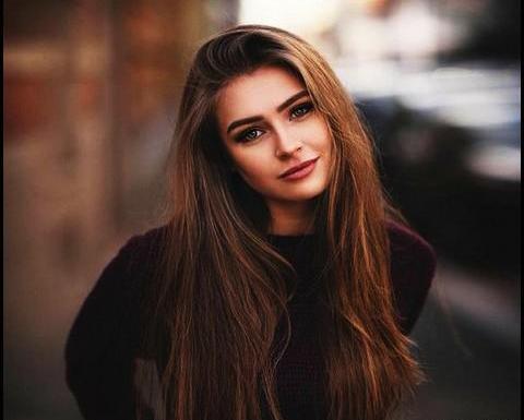 عکس دختر مو فرفری از پشت برای پروفایل