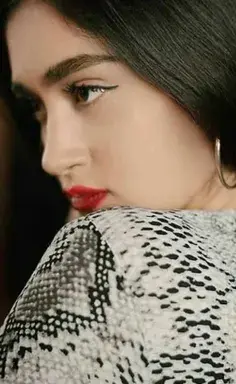 پروفایل ویسگون عکس دختر عربی با چفیه قرمز