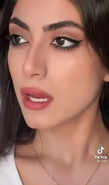 پروفایل ویسگون عکس دختر عربی با چفیه قرمز