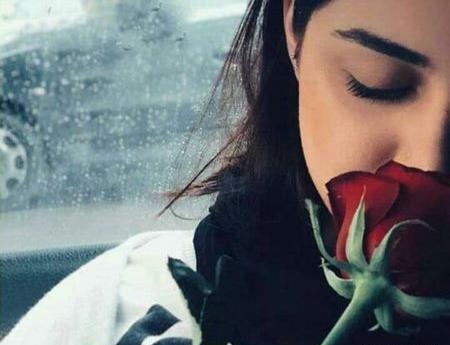 عکس نیمه دختر پروفایل