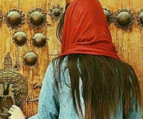 عکس پروفایل دختر با لباس قرمز