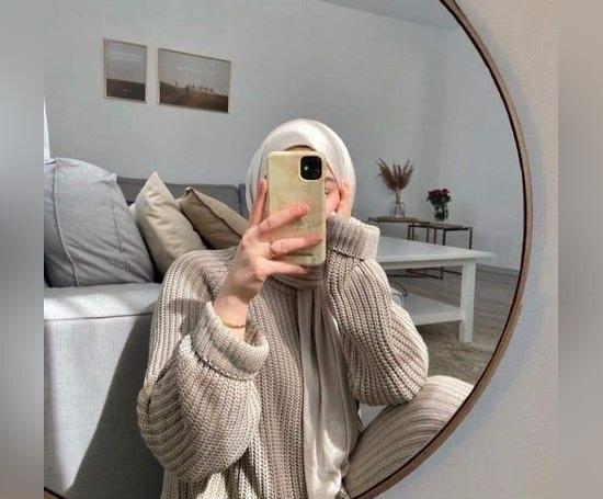 عکس دختر با گوشی ایفون برای پروفایل