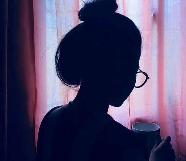 عکس پروفایل دختر در سایه