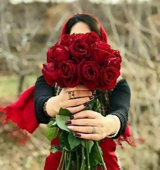 عکس پروفایل دختر دست گل
