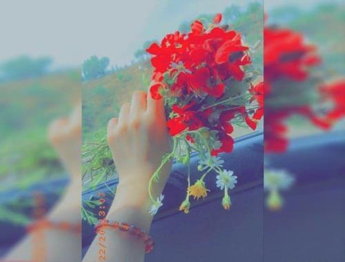 عکس پروفایل دختر دست گل
