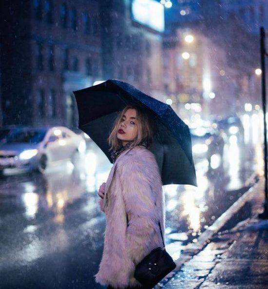عکس دختر زیر باران برای پروفایل