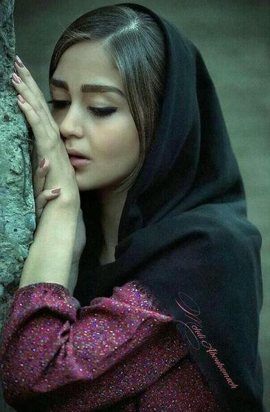 عکس دختر زیر باران برای پروفایل