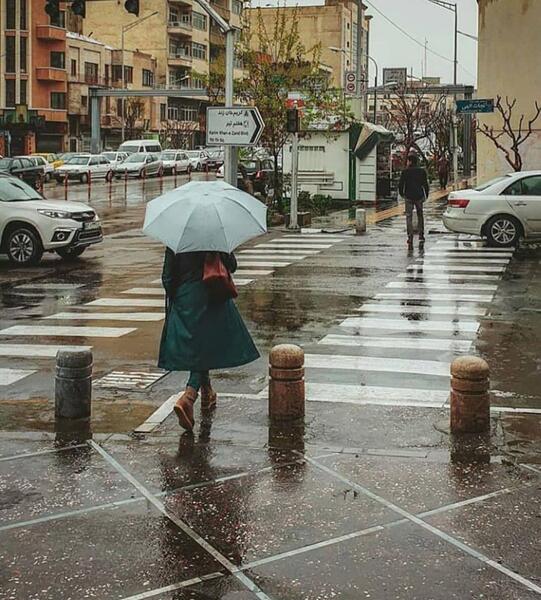 عکس دختر زیر باران برای پروفایل