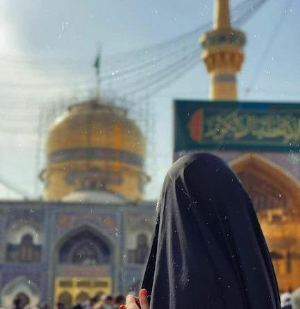 ژست عکس پروفایل دختر چادری در حرم امام رضا