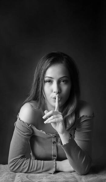 عکس تصویر زمینه گوشی سیاه سفید