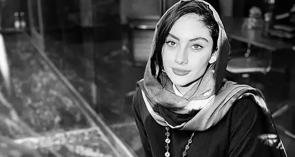 عکس سیاه سفید از پروانه