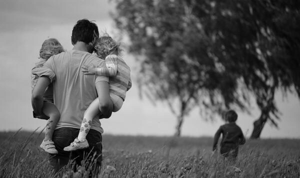 عکس سیاه و سفید رفیقانه