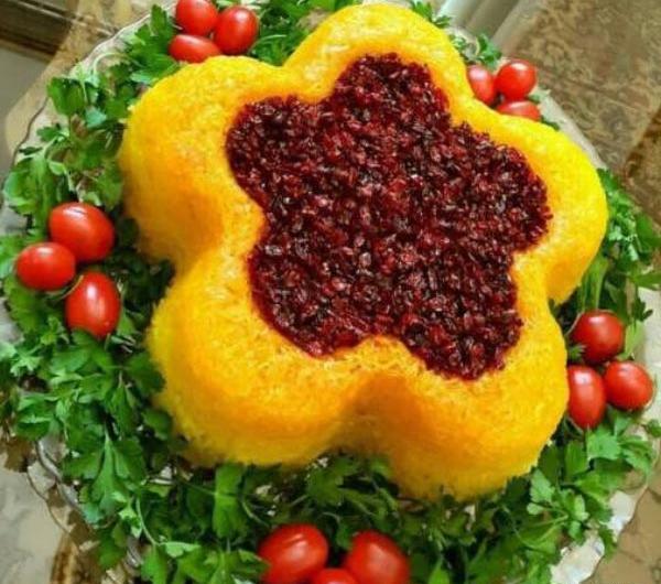 عکس تزیین برنج با زعفران و زرشک