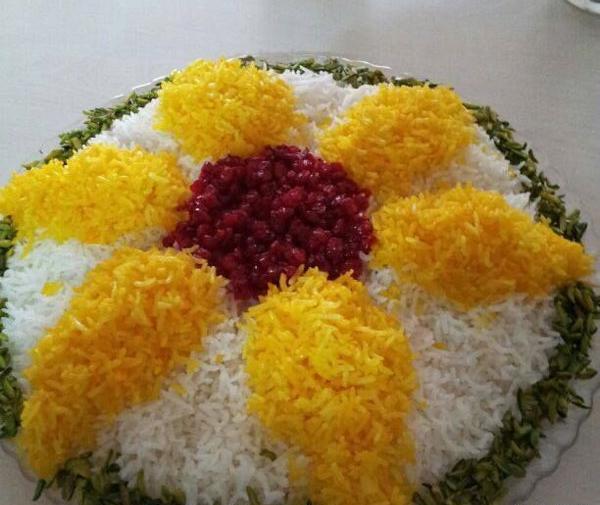 عکس تزیین برنج با زعفران و زرشک