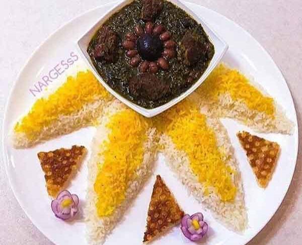 عکس تزیین برنج با زعفران و زرشک