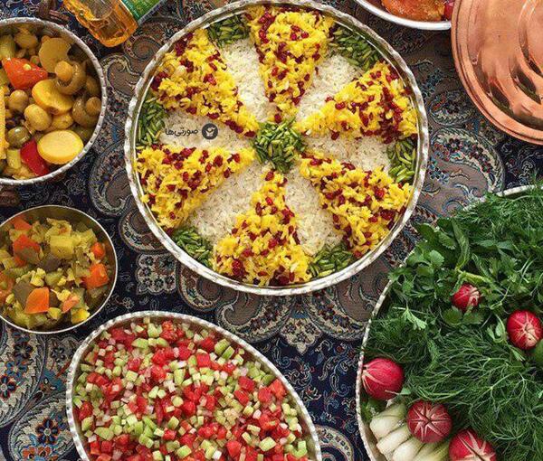 عکس تزیین برنج با زعفران و زرشک