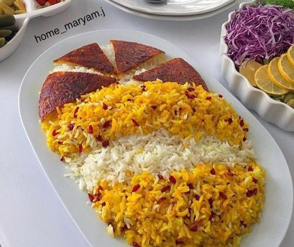 عکس تزیین برنج با زعفران و زرشک