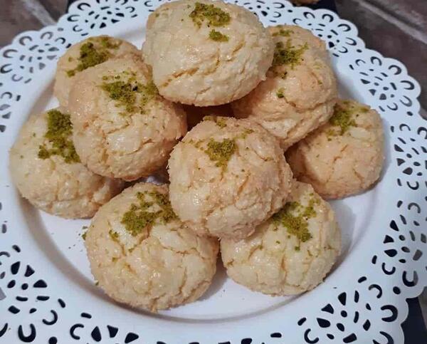 عکس شیرینی نارگیلی زعفرانی