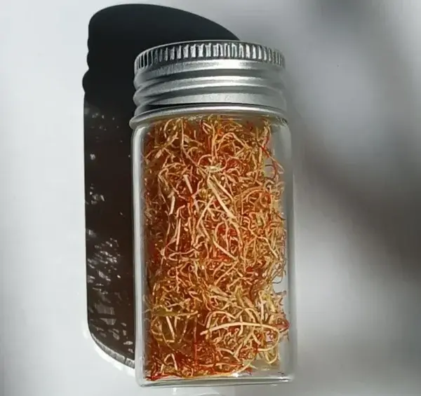 عکس از ریشه زعفران