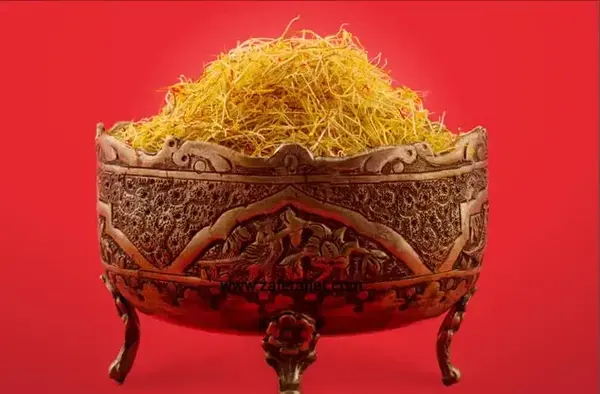 عکس ریشه ی زعفران