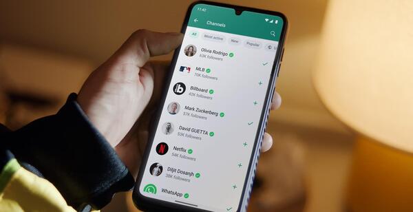 عکس ساعت کنار پروفایل واتساپ