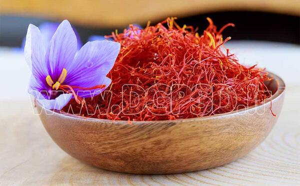عکس گلبرگ زعفران