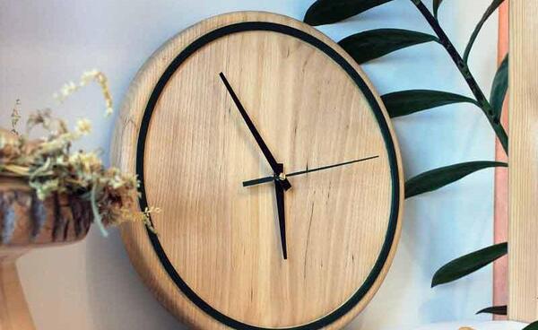 عکس ساعت دیواری چوبی کلاسیک
