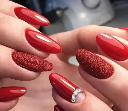 عکس لاک رنگ زرشکی