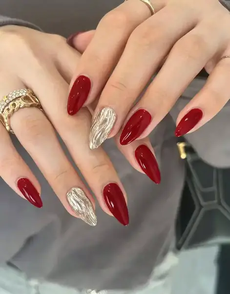 عکس لاک رنگ زرشکی