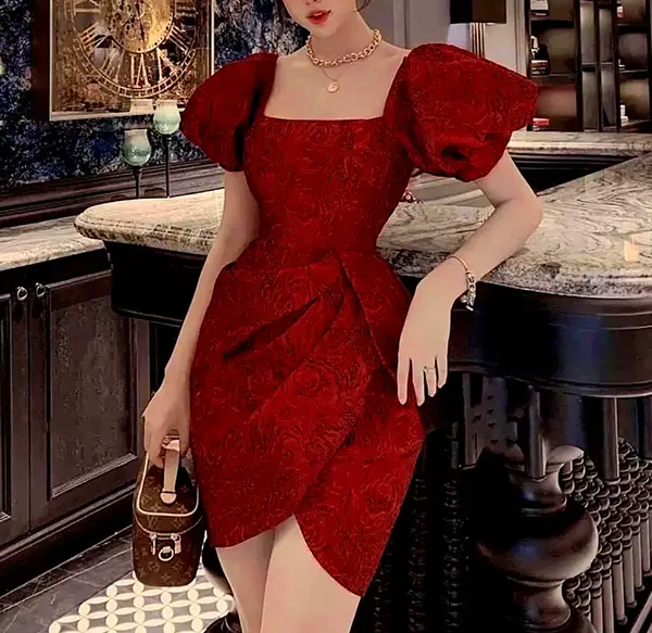 عکس لباس رنگ زرشکی