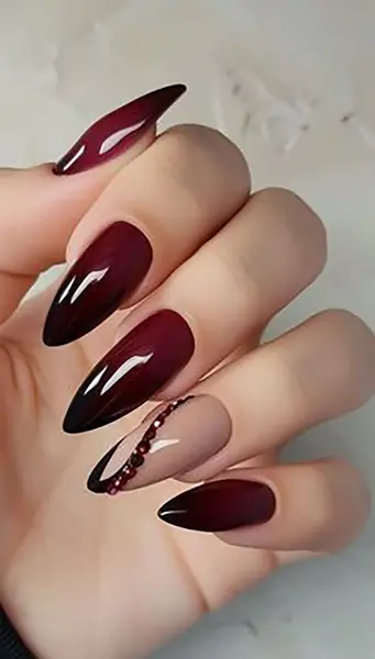 عکس کاشت ناخن رنگ زرشکی