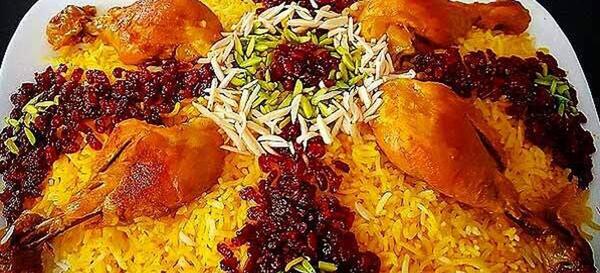 عکس زرشک پلو با مرغ در ظرف یکبار مصرف