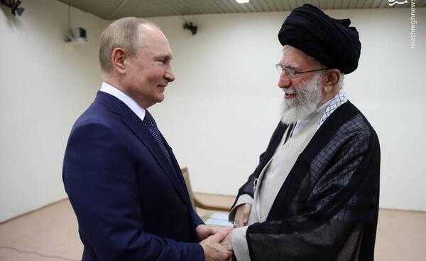 عکس زیبا از رهبر و رئیسی
