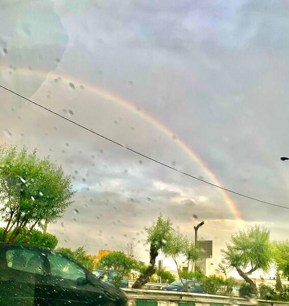 عکس رنگین کمان در باران