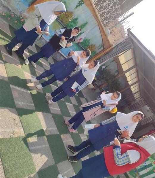 عکس ساخت رنگین کمان با لوله خودکار