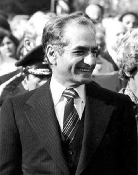 عکس رضا شاه با کت و شلوار