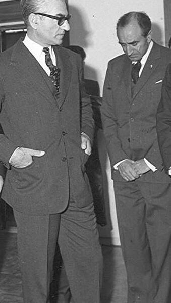 عکس رضا شاه با کت و شلوار