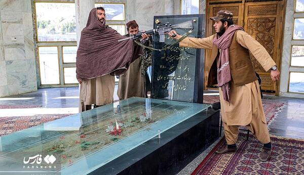 عکس شاه مسعود با قاسم سلیمانی