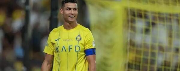 عکس رونالدو با جام النصر