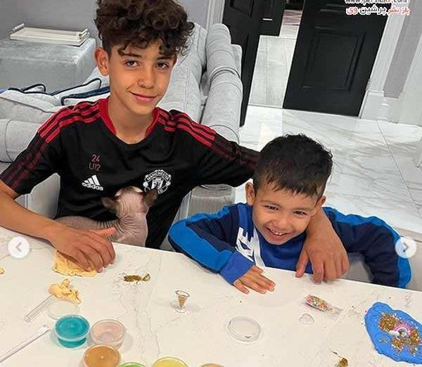 عکس کریس رونالدو و خانواده اش