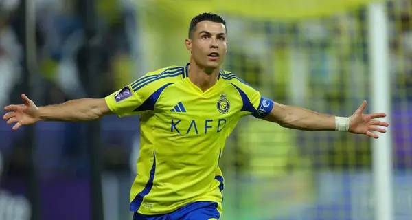 عکس رونالدو با جام در النصر