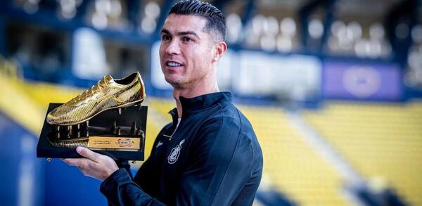 عکس رونالدو با جام در النصر