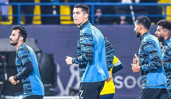 عکس رونالدو با جام در النصر