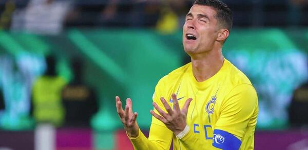 عکس رونالدو با جام در النصر