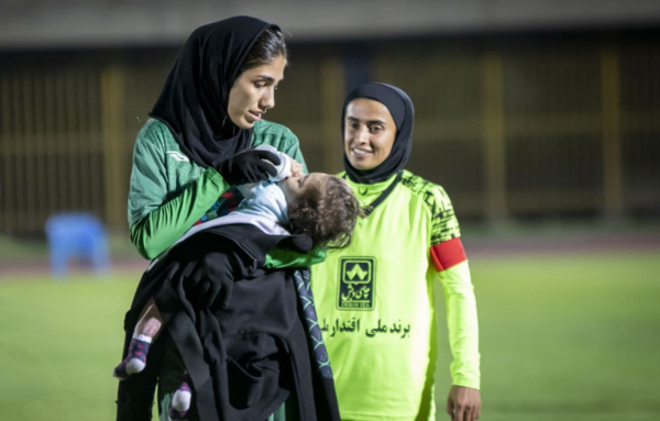 عکس شیر مادر بدون بچه