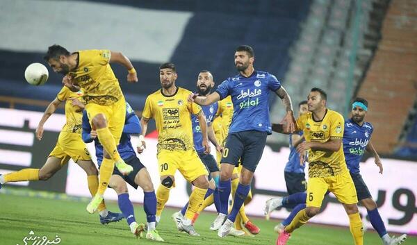 عکس شیر فوتبالیست